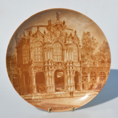 Porcelánový tanier 
