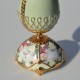 Porcelánová HRACIA soška 