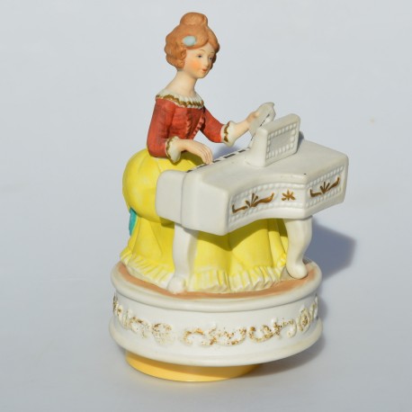 Porcelánová soška / hracia skrinka 