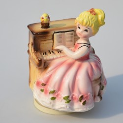 Porcelánová HRACIA soška Dievča a klavír
