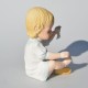Porcelánová soška Bábätko s ponožkou  