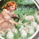 Porcelánový tanier Dievča so zajačikmi