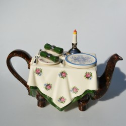 Zberateľský porcelánový čajník 
