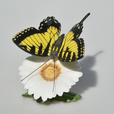 Zberateľská porcelánová soška Motýľtifikát