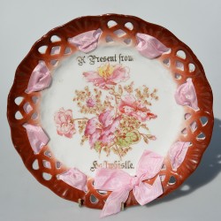 Starožitný porcelánový tanier 